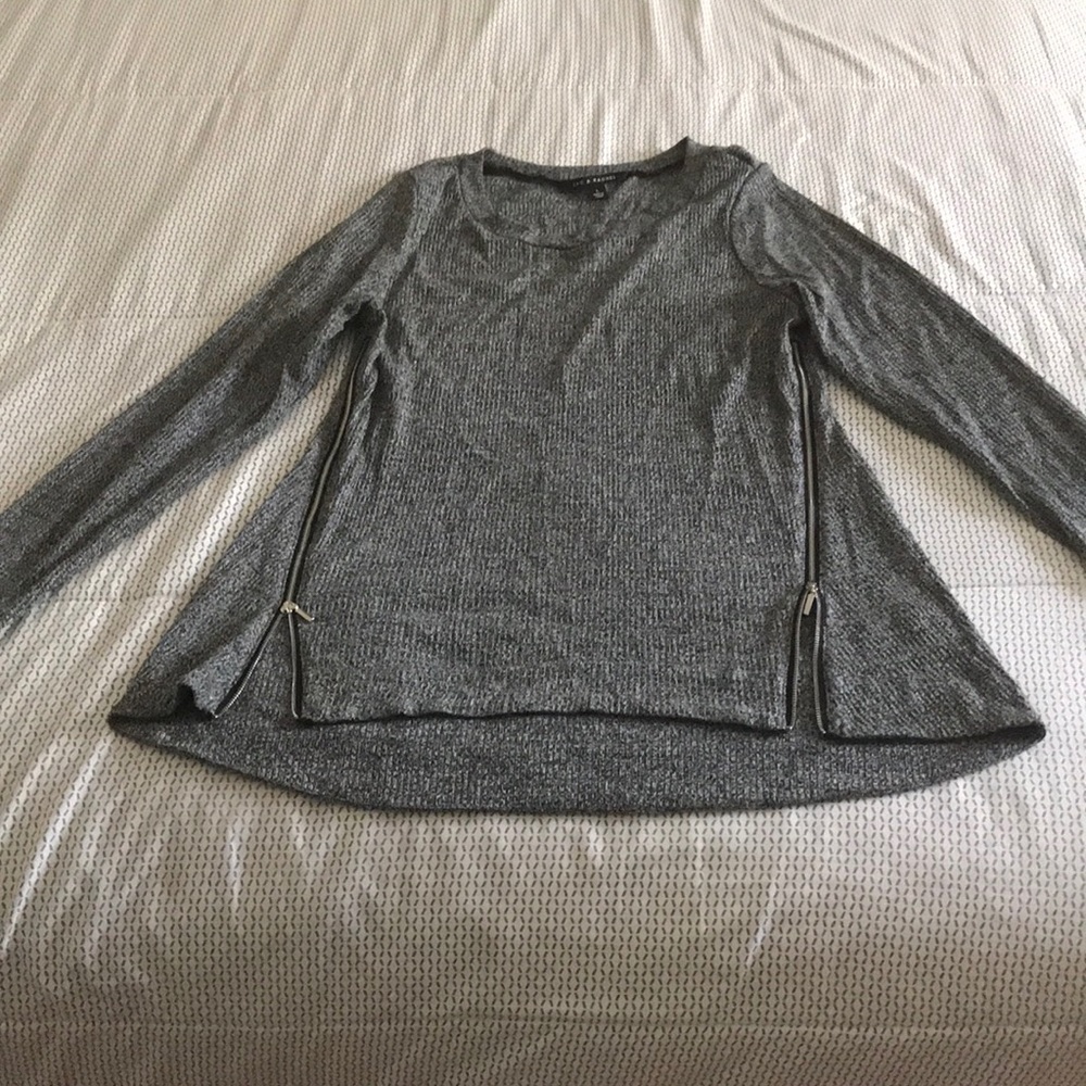 Long sleeve with zippers